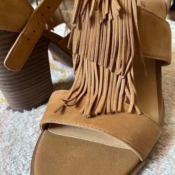 Lucky Brand ‘Leesha’ Women’s Fringe Block Heel Tan Nubuck Leather - Picture 8 of 13